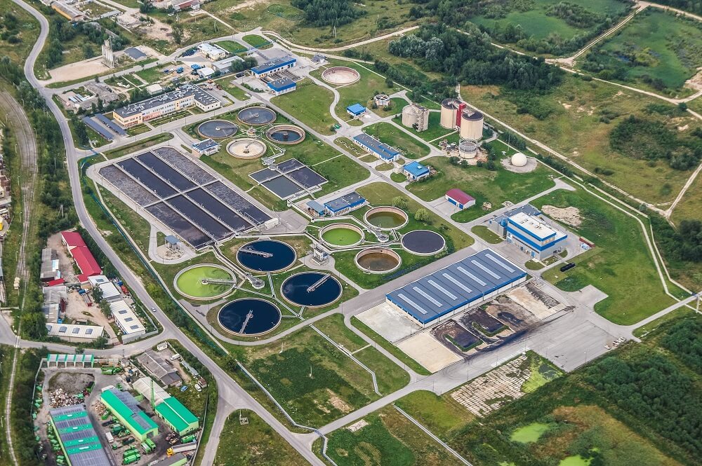 By 2032, it's projected that the wastewater treatment chemical industry revenue share in China will surpass $1.7 billion due to a strong presence of several prominent manufacturers.