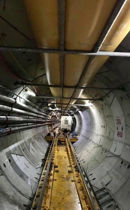 The aqueduct’s underground tunnel, where water will flow from La Mesa Dam to the Balara Treatment Plant, stretches 7.3 kilometres along Commonwealth Avenue.