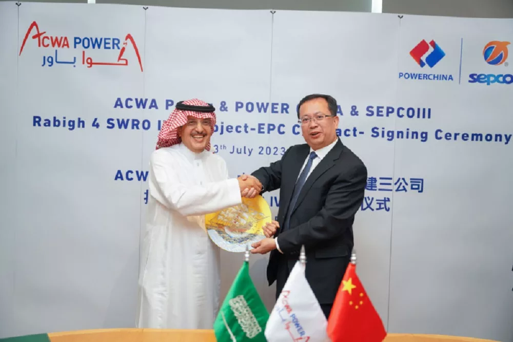 The total project cost of the US$ 677 million reverse osmosis plant is being developed by a consortium of ACWA Power, Haji Abdullah Alireza & Co (HAACO), and Al Moayyed Contracting Group (AMCG).